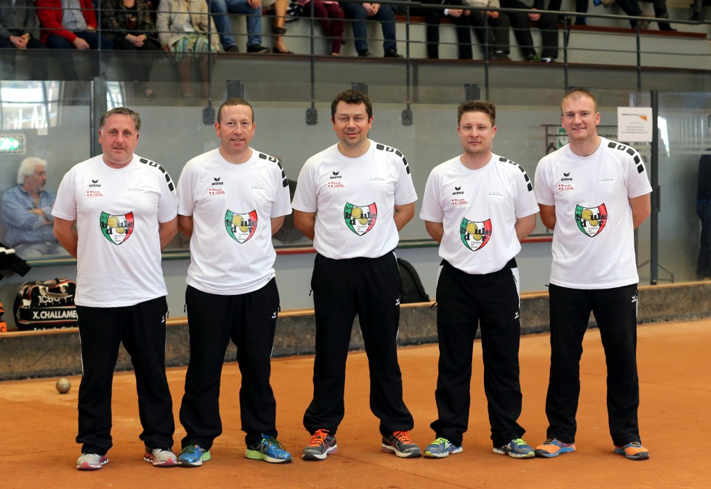 Jean Francois SOUCHET / Le Dauphine Libere /Photopqr. La Côte-Saint-André, le 10 avril 2016. Alain THEVENIN, Pascal PERSICO, Xavier CHALLAMEL, Jérôme BENOIT et Grégory CHIRAT (RUMILLY) lors du grand prix quadrette à La Côte-Saint-André.